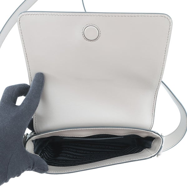 プラダ ショルダーバッグ トライアングルロゴ サフィアーノ レザー 2VD065 PRADA バッグ