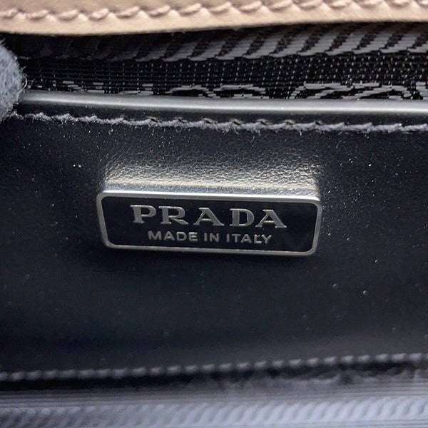 プラダ ショルダーバッグ トライアングルロゴ サフィアーノ レザー 2VD065 PRADA バッグ