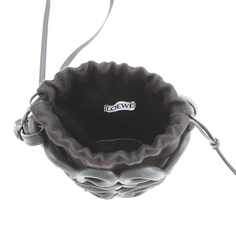 ロエべ ショルダーバッグ インフレーテッド ポケット アナグラム カットアウト ラバー/レザー C630G26X01 LOEWE 黒