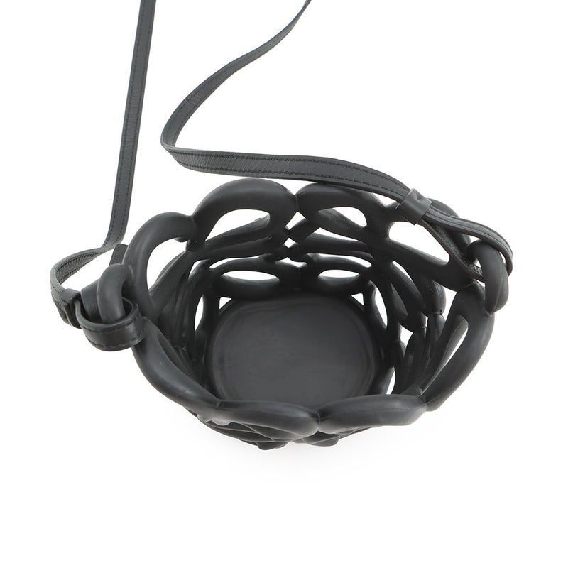 ロエべ ショルダーバッグ インフレーテッド ポケット アナグラム カットアウト ラバー/レザー C630G26X01 LOEWE 黒