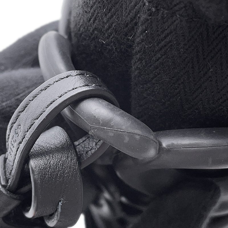 ロエべ ショルダーバッグ インフレーテッド ポケット アナグラム カットアウト ラバー/レザー C630G26X01 LOEWE 黒