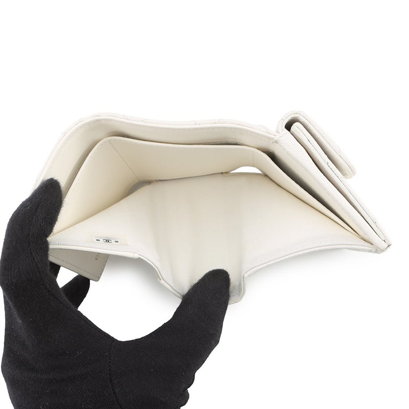 シャネル 三つ折り財布 マトラッセ ココマーク クラシック スモール フラップ ウォレット キャビアスキン AP0230 CHANEL 財布 白