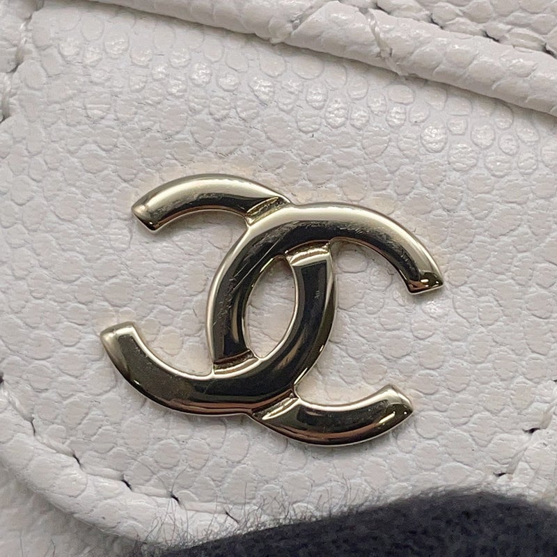 シャネル 三つ折り財布 マトラッセ ココマーク クラシック スモール フラップ ウォレット キャビアスキン AP0230 CHANEL 財布 白