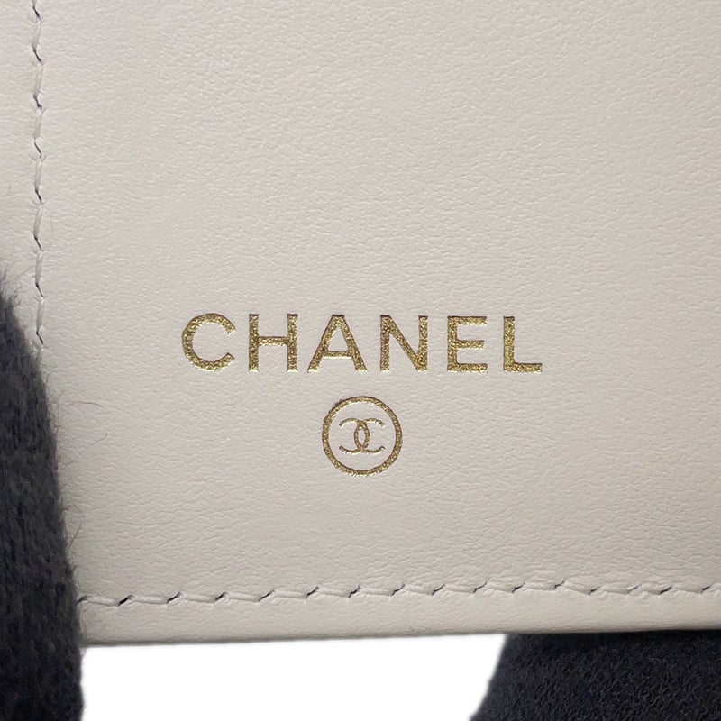 シャネル 三つ折り財布 マトラッセ ココマーク クラシック スモール フラップ ウォレット キャビアスキン AP0230 CHANEL 財布 白