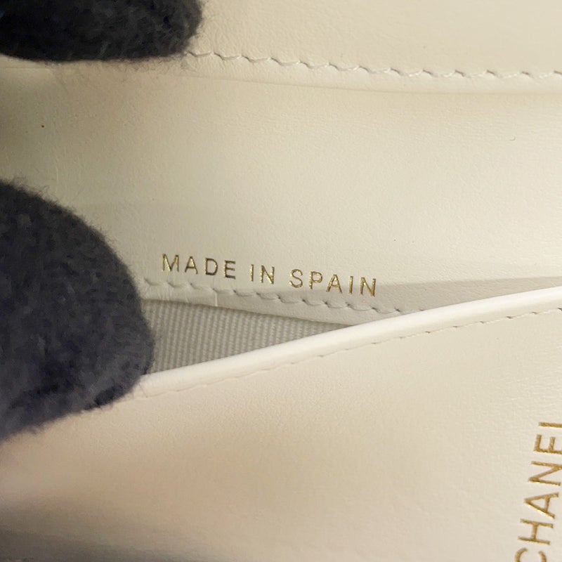 シャネル 三つ折り財布 マトラッセ ココマーク クラシック スモール フラップ ウォレット キャビアスキン AP0230 CHANEL 財布 白