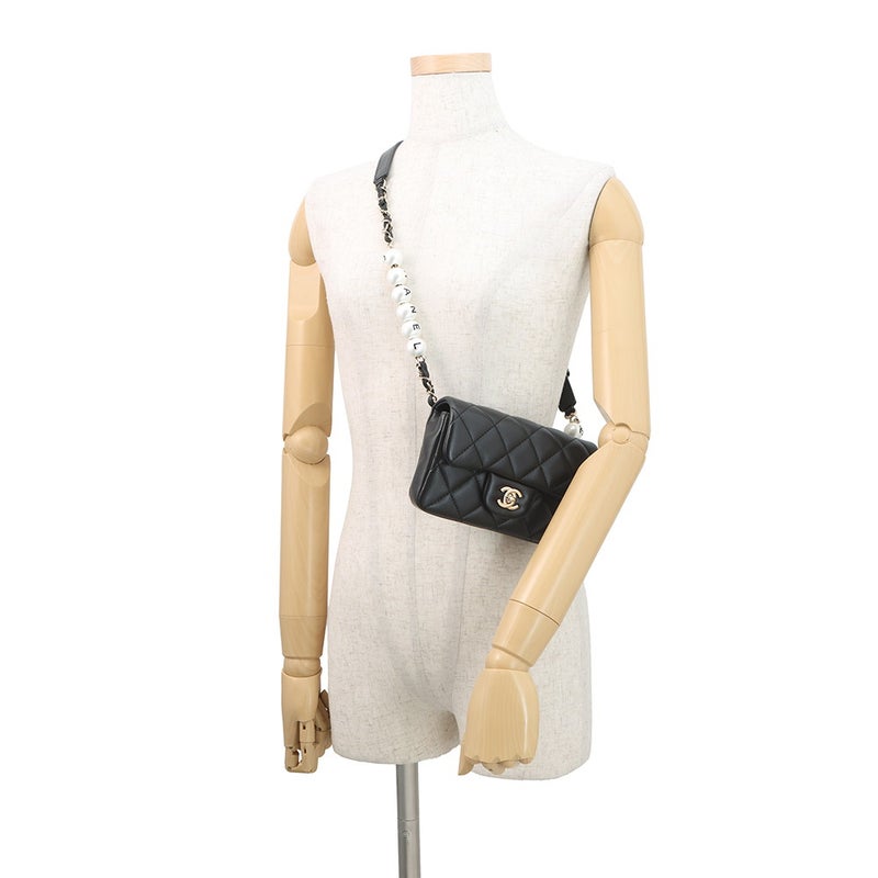 シャネル ショルダーバッグ マトラッセ ミニ ロゴ ボール ラムスキン CHANEL バッグ 黒