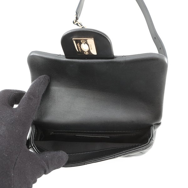 シャネル ショルダーバッグ マトラッセ ミニ ロゴ ボール ラムスキン CHANEL バッグ 黒