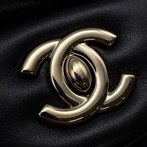 シャネル ショルダーバッグ マトラッセ ミニ ロゴ ボール ラムスキン CHANEL バッグ 黒