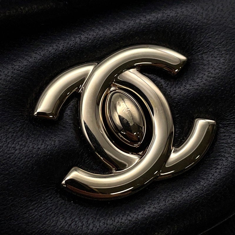 シャネル ショルダーバッグ マトラッセ ミニ ロゴ ボール ラムスキン CHANEL バッグ 黒