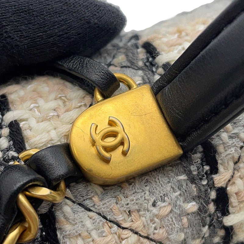 シャネル チェーンショルダーバッグ マトラッセ ココマーク トップハンドル ツイード ラムスキン AS3652 黒 白