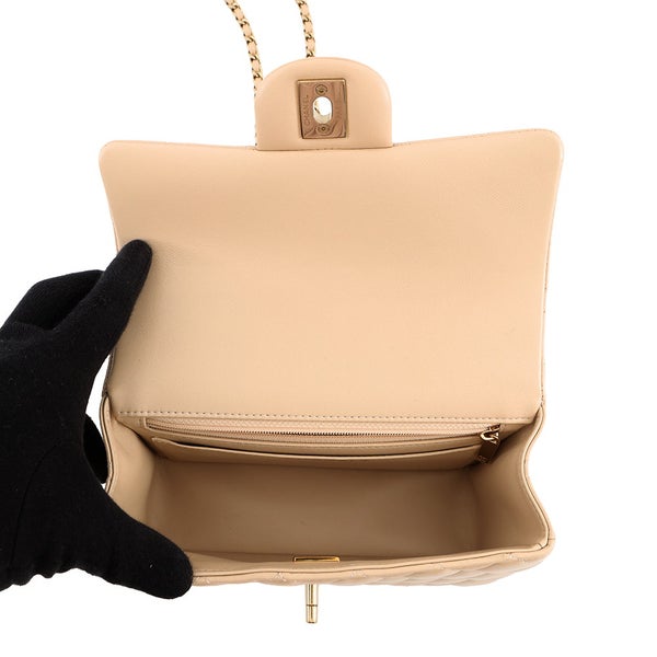 シャネル チェーンショルダーバッグ マトラッセ ココマーク トップハンドル ミニ フラップ ラムスキン AS2431 CHANEL