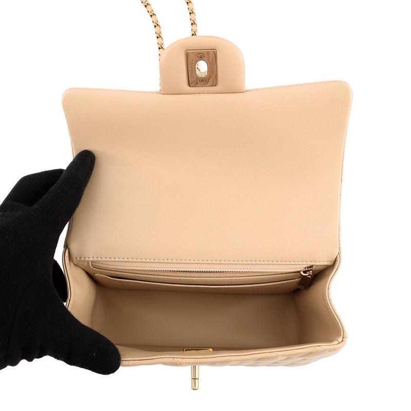 シャネル チェーンショルダーバッグ マトラッセ ココマーク トップハンドル ミニ フラップ ラムスキン AS2431 CHANEL