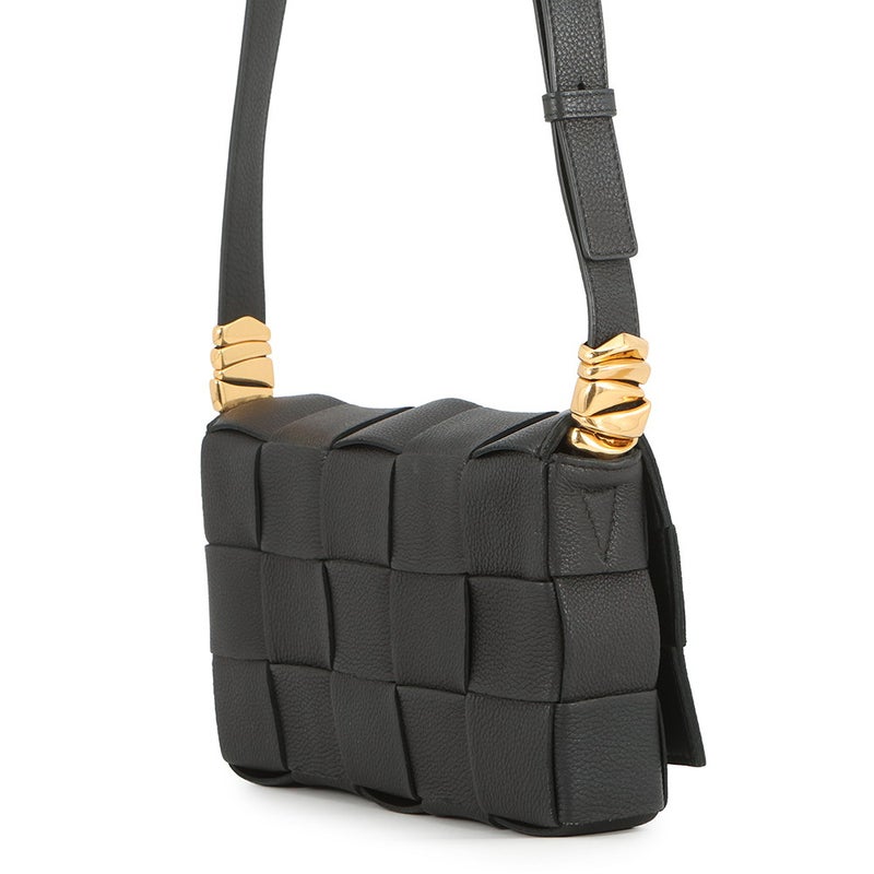 ボッテガヴェネタ ショルダーバッグ マキシイントレチャート カセット レザー 666870 BOTTEGA VENETA 黒