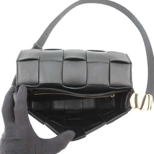 ボッテガヴェネタ ショルダーバッグ マキシイントレチャート カセット レザー 666870 BOTTEGA VENETA 黒