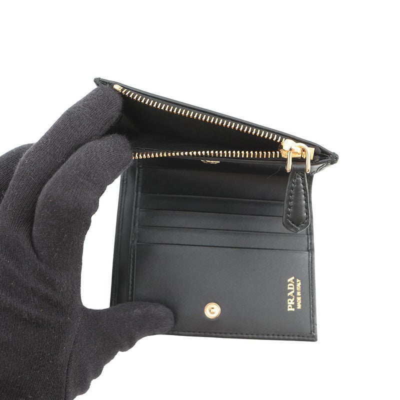 プラダ 二つ折り財布 トライアングルロゴ コンパクトウォレット レザー 1ML050 PRADA 黒