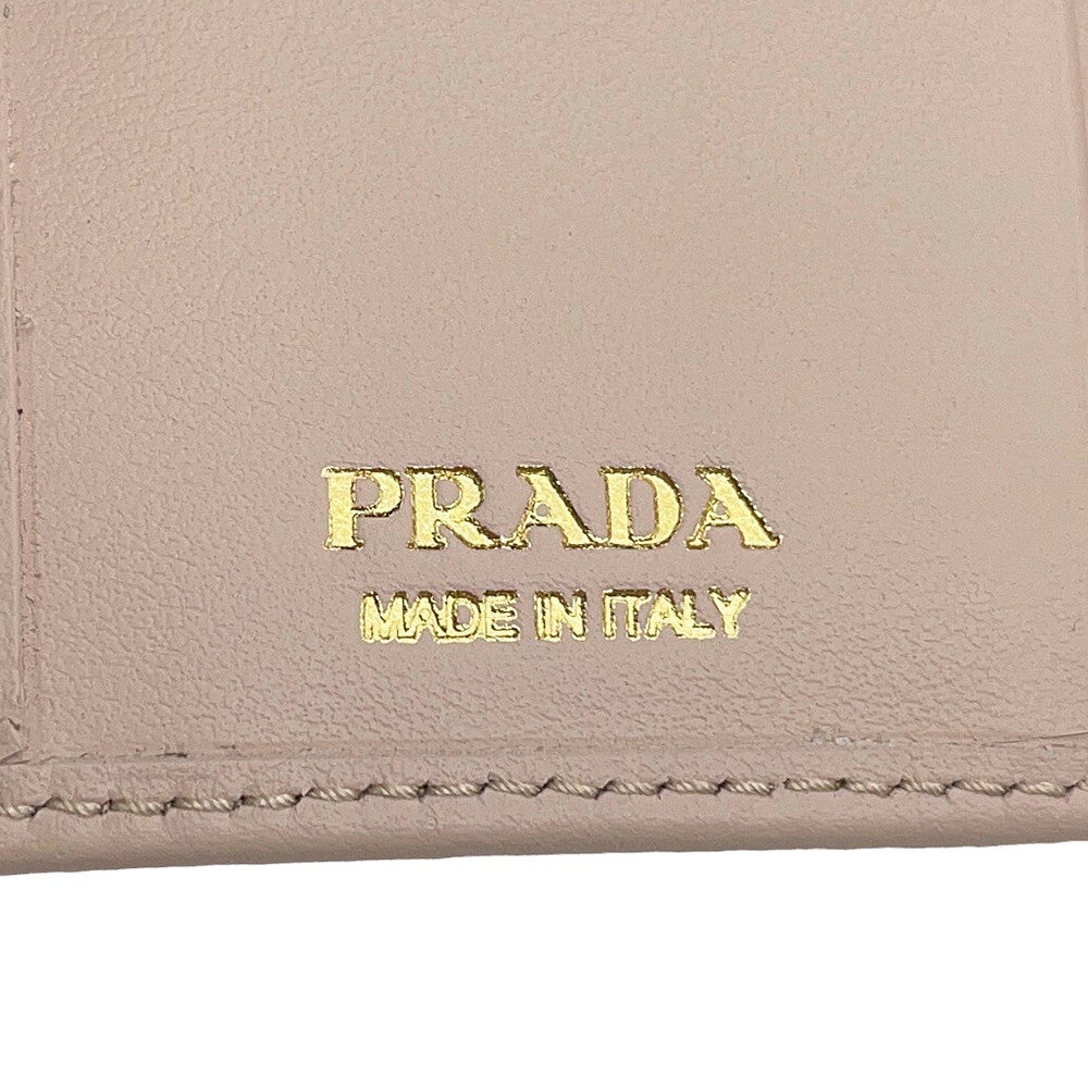 未使用に近いプラダ PRADA 1ML050 二つ折り財布 コンパクトウォレット プラダ PRADA PRADA 二つ折り財布 1ML050 QHH トライアングルロゴ
