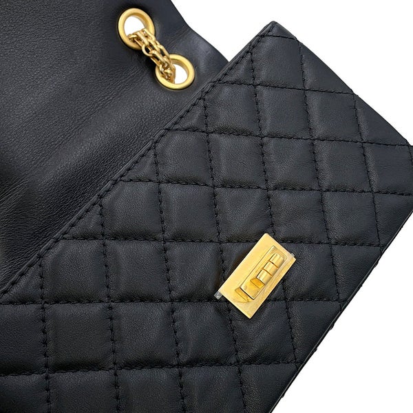 シャネル チェーンショルダーバッグ マトラッセ 2.55 ミニ レザー CHANEL 黒