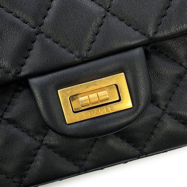 シャネル チェーンショルダーバッグ マトラッセ 2.55 ミニ レザー CHANEL 黒