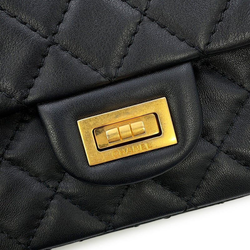 シャネル チェーンショルダーバッグ マトラッセ 2.55 ミニ レザー CHANEL 黒