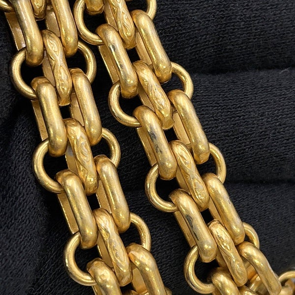 シャネル チェーンショルダーバッグ マトラッセ 2.55 ミニ レザー CHANEL 黒