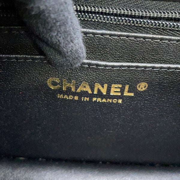 シャネル チェーンショルダーバッグ マトラッセ 2.55 ミニ レザー CHANEL 黒