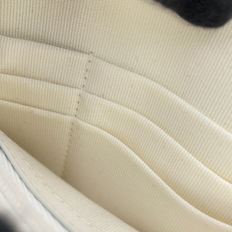 シャネル チェーンショルダーバッグ マトラッセ ココマーク フラップ フォンケース キャビアスキン AP2096 CHANEL 白