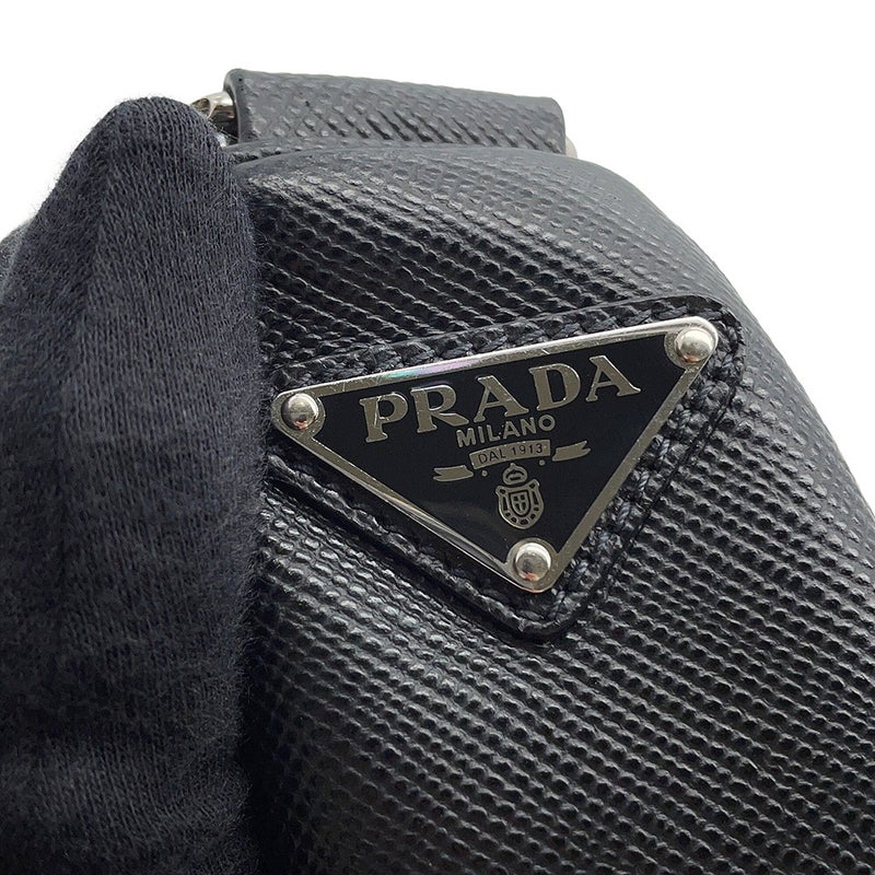 プラダ ショルダーバッグ トライアングル ロゴ サフィアーノレザー 2VH155 PRADA 黒