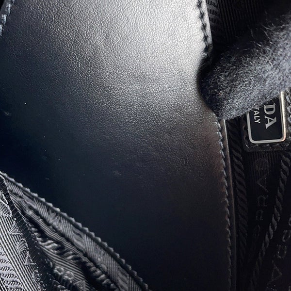 プラダ ショルダーバッグ トライアングル ロゴ サフィアーノレザー 2VH155 PRADA 黒