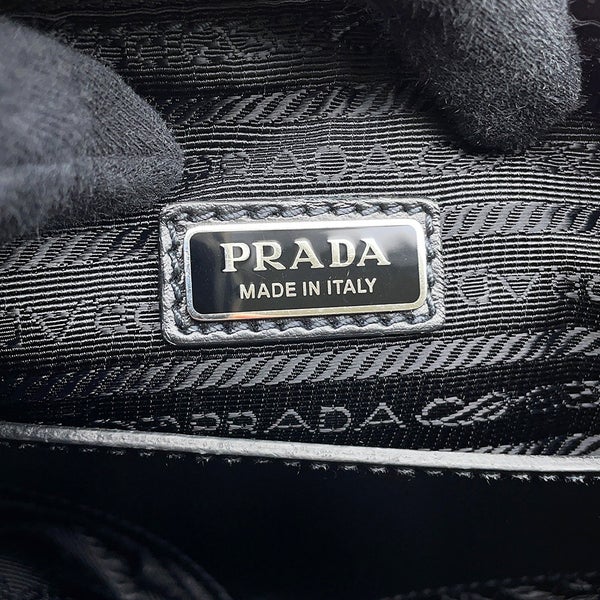 プラダ ショルダーバッグ トライアングル ロゴ サフィアーノレザー 2VH155 PRADA 黒