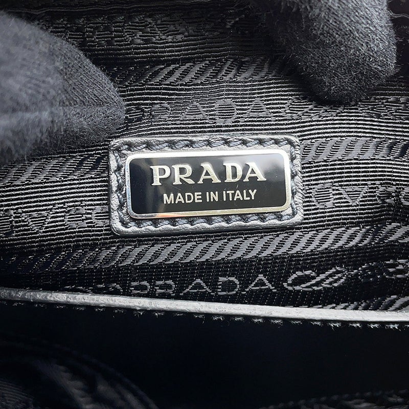 プラダ ショルダーバッグ トライアングル ロゴ サフィアーノレザー 2VH155 PRADA 黒