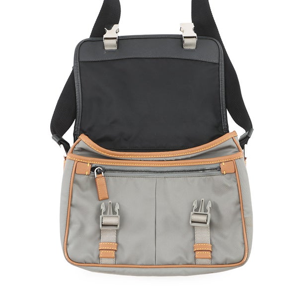 プラダ ショルダーバッグ トライアングルロゴ ナイロン レザー 2VD769 PRADA 黒