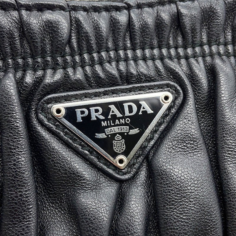 プラダ ショルダーバッグ Re-Edition 2005 レザー 1BH204 PRADA バッグ 2way 黒