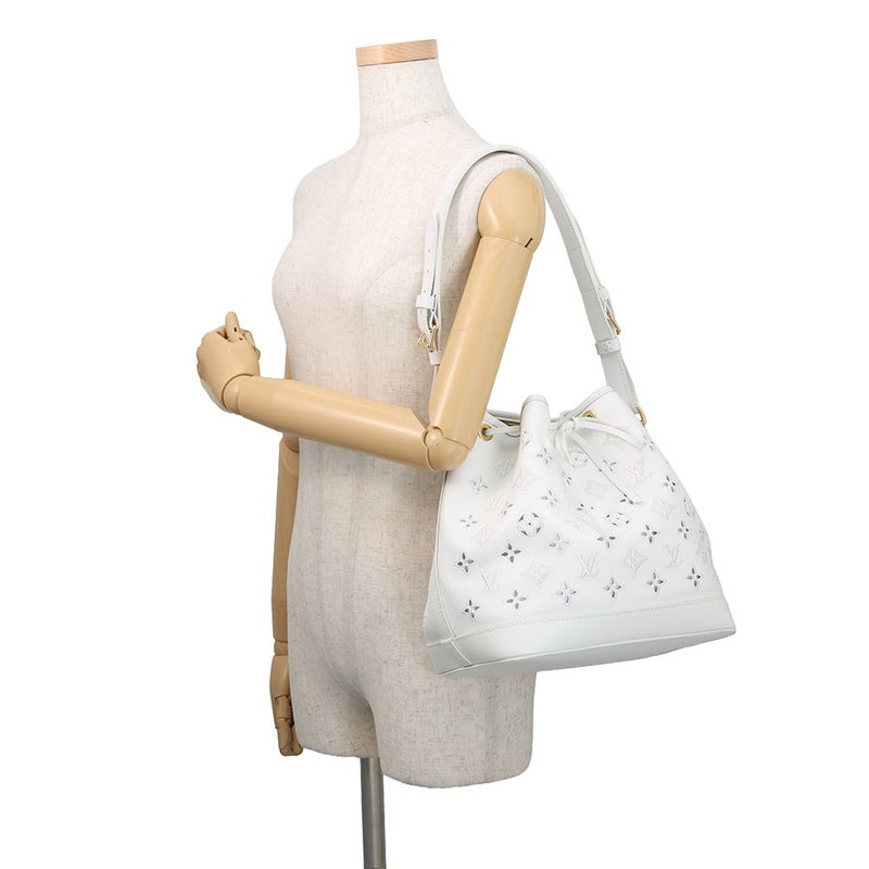 ルイヴィトン ショルダーバッグ カーフレザー/モノグラム LVブロデリー アングレーズ ノエPM M20740 LOUIS VUITTON 白