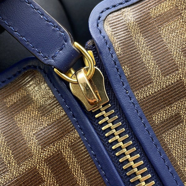 フェンディ バッグカバー ズッカ ピーカーブー ディフェンダー 7AR728 FENDI FILA コラボ