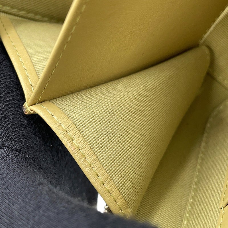 シャネル チェーンショルダーバッグ マトラッセ ココマーク ミニカメラバッグ キャビアスキン AP2426 CHANEL