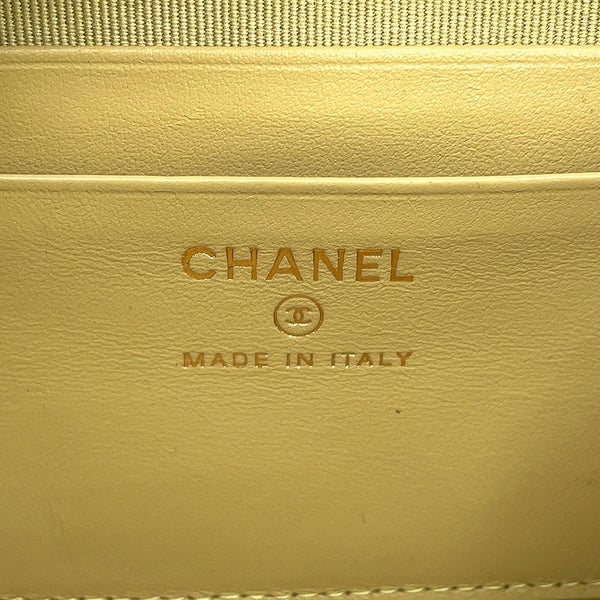 シャネル チェーンショルダーバッグ マトラッセ ココマーク ミニカメラバッグ キャビアスキン AP2426 CHANEL