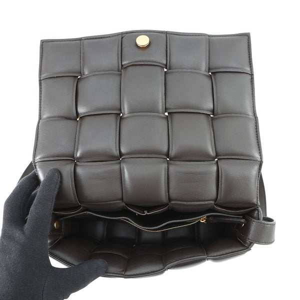 ボッテガヴェネタ ショルダーバッグ イントレチャート パデッド カセット ラムスキン 591970 BOTTEGA VENETA ブラウン