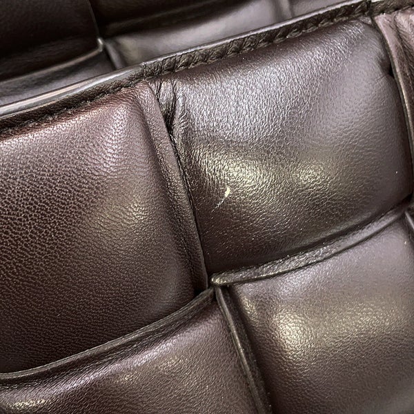 ボッテガヴェネタ ショルダーバッグ イントレチャート パデッド カセット ラムスキン 591970 BOTTEGA VENETA ブラウン