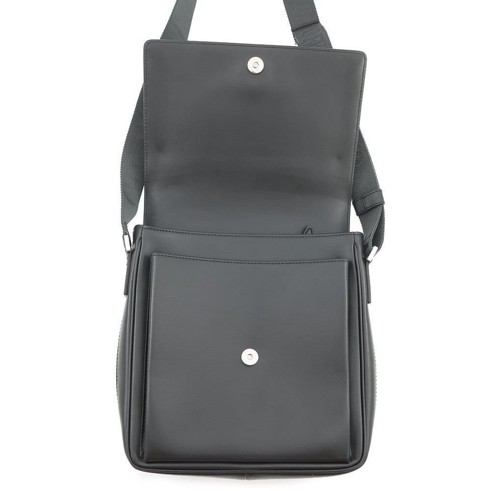 サルヴァトーレ フェラガモ メッセンジャー バッグ ブラック 美品 ナイロン レザー 中古 GL-24 8619 Salvatore Ferragamo 軽い ショルダーバッグ フラップ 旅行 ビジネス 書類 a4 シンプル ロゴ 黒 サルヴァトーレ・フェラガモ ショルダーバッグ メッセンジャーバッグ