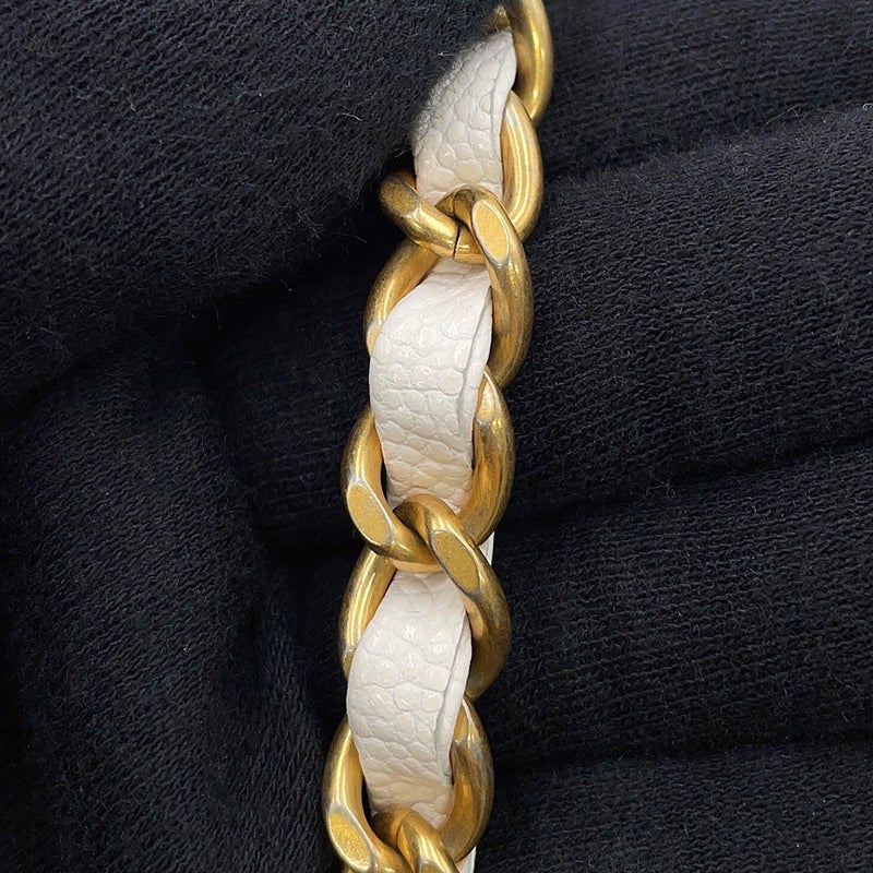 シャネル チェーンショルダーバッグ マトラッセ ココマーク トップハンドル スモール キャビアスキン AS5702 CHANEL 白