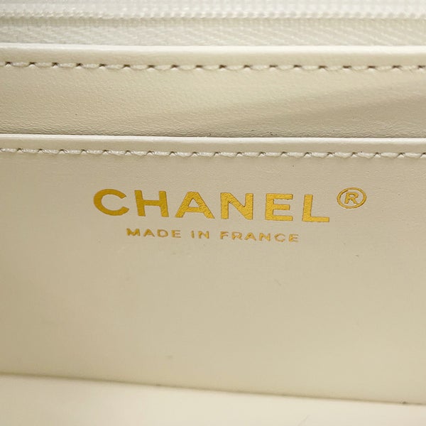 シャネル チェーンショルダーバッグ マトラッセ ココマーク トップハンドル スモール キャビアスキン AS5702 CHANEL 白