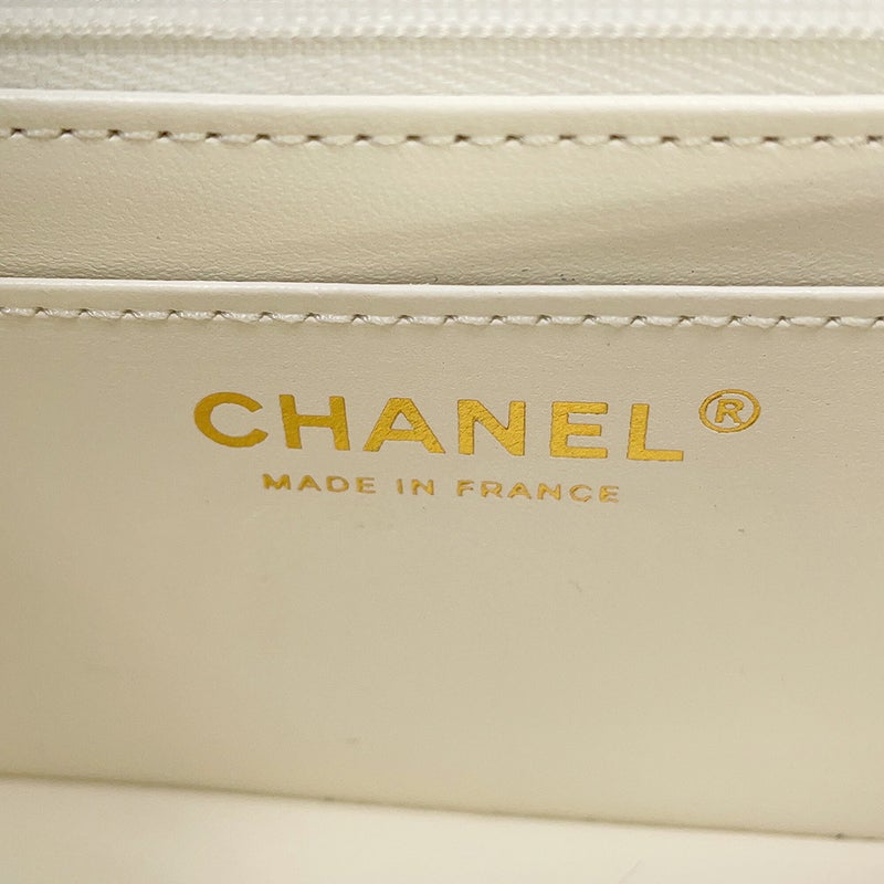 シャネル チェーンショルダーバッグ マトラッセ ココマーク トップハンドル スモール キャビアスキン AS5702 CHANEL 白