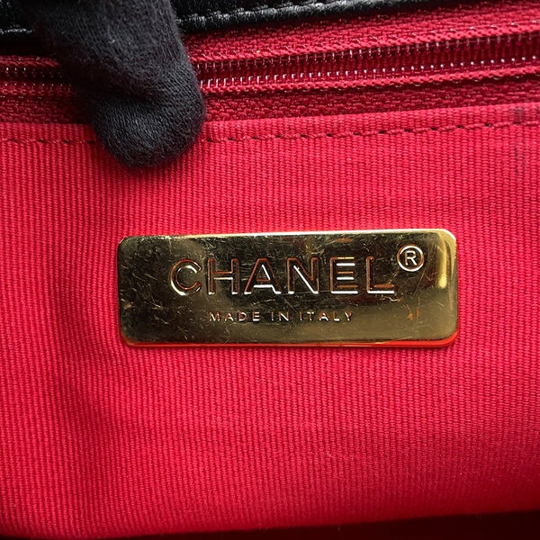 シャネル チェーンショルダーバッグ CHANEL19 ココマーク シャイニーラムスキン AS1160 CHANEL 黒