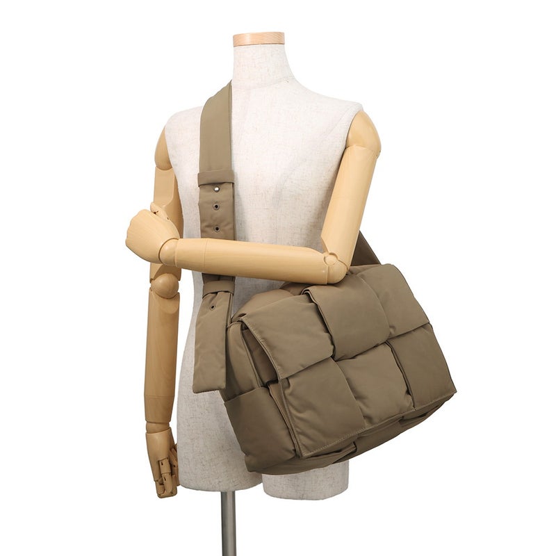 ボッテガヴェネタ ショルダーバッグ ラージ カセット ナイロン 743623 BOTTEGA VENETA