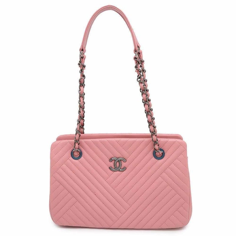 シャネル チェーンショルダーバッグ シェブロン ココマーク ラムスキン CHANEL バッグ Wチェーン