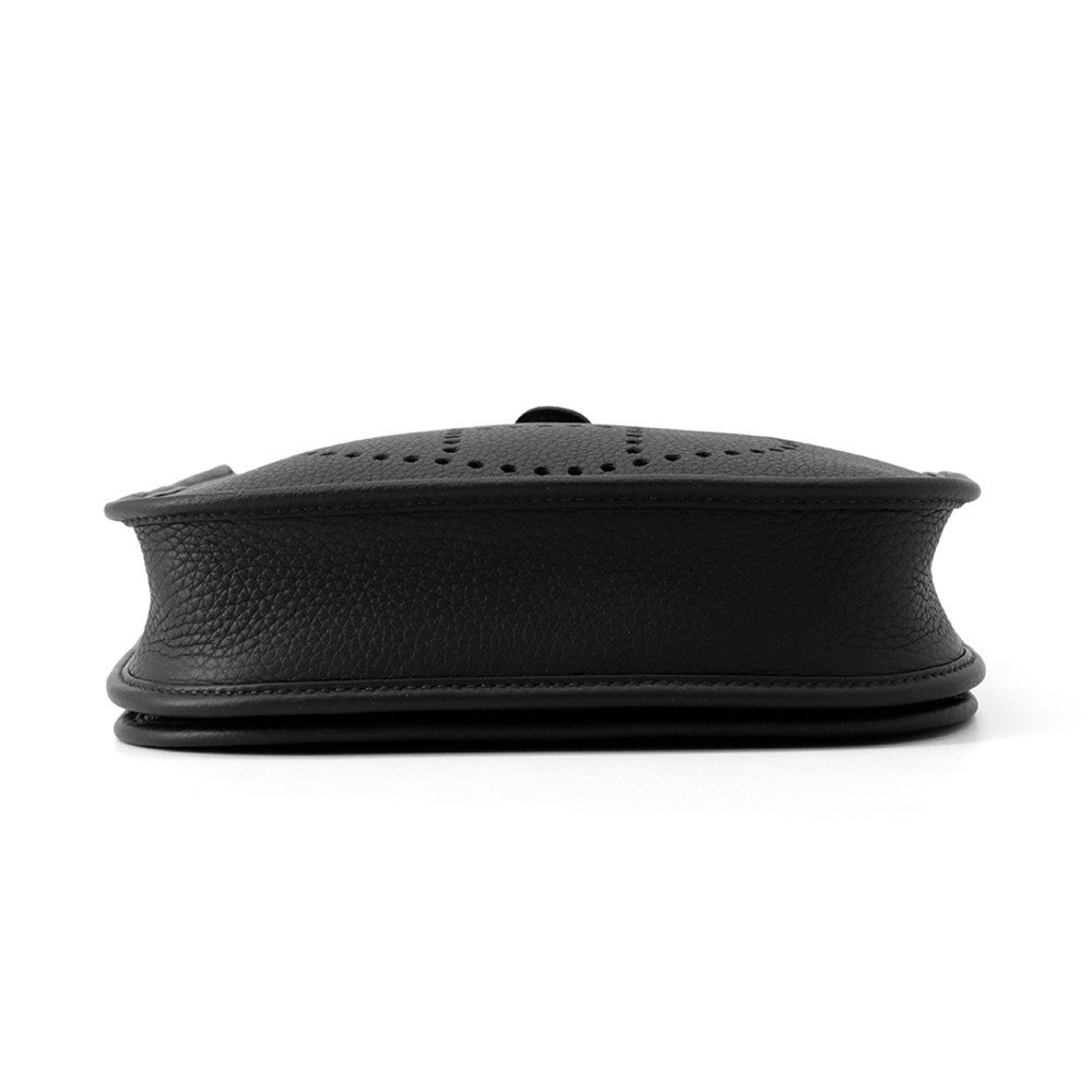 エルメス ショルダーバッグ エブリン3 23 ブラック/シルバー金具 トリヨンクレマンス K刻印 黒 エルメス ショルダーバッグ エブリン3 23 ブラック/シルバー金具