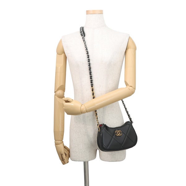 シャネル チェーンショルダーバッグ シャネル19 マトラッセ スモール ホーボー ラムスキン AP3676 CHANEL 黒