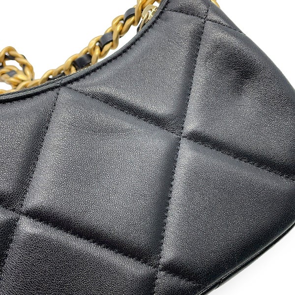 シャネル チェーンショルダーバッグ シャネル19 マトラッセ スモール ホーボー ラムスキン AP3676 CHANEL 黒