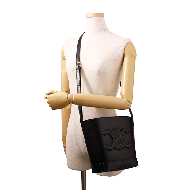 セリーヌ ショルダーバッグ キュイル トリオンフ スモール 113783DU3 CELINE バッグ 黒