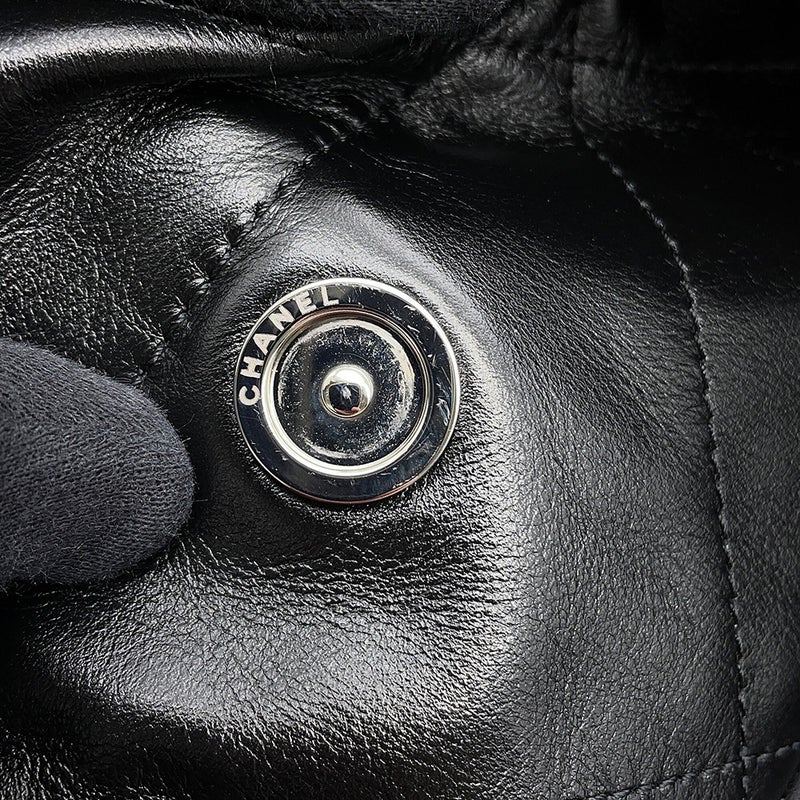 シャネル チェーンショルダーバッグ CHANEL 22 マトラッセ スモール シャイニーカーフレザー AS3261 ポーチ付き 黒